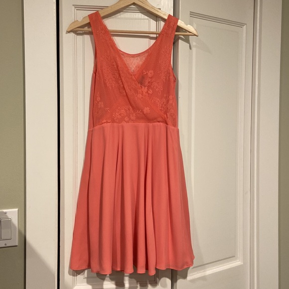 Beautiful Coral/Peachy Fit & Flare Lace-Top Dress by Express - Sz 0 - Picture 4 of 6